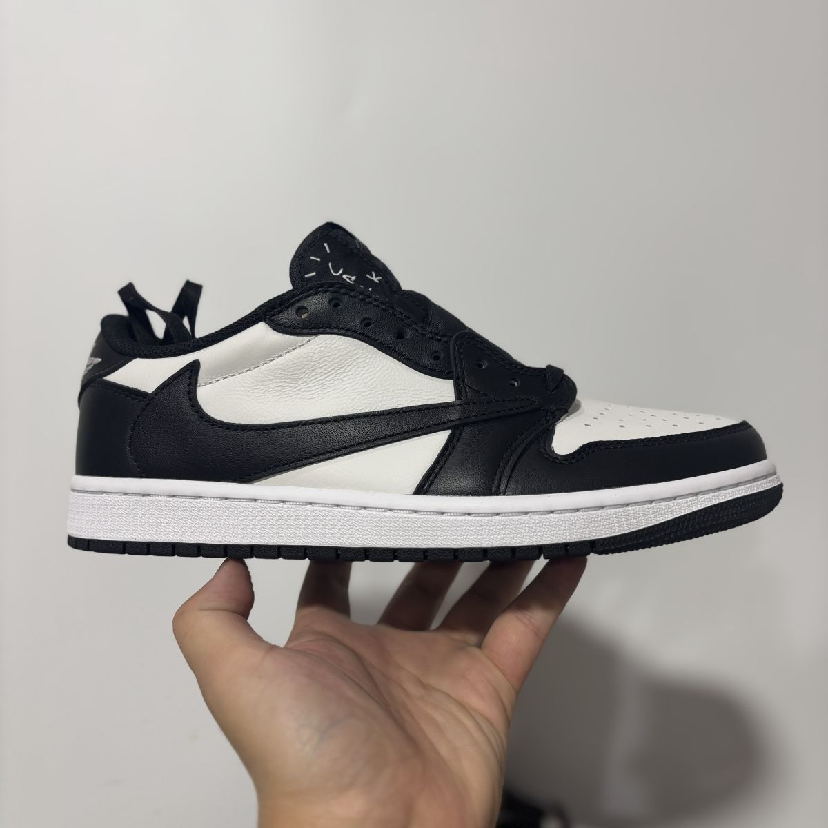 AJ1 low黑白倒钩 PLUS版⚡️Travis Scott x Air Jordan 1 乔1军绿倒勾低帮板鞋 DM7866-00212
