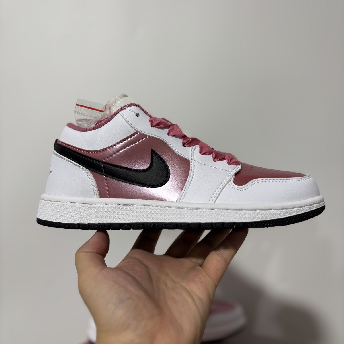 AJ1粉白 Air Jordan 1 Low SE 乔1舒适 透气 低帮 复古篮球鞋 IO0668-100