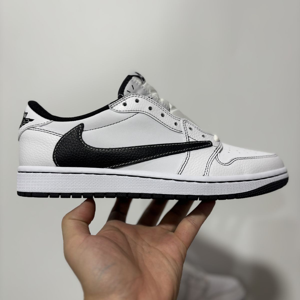 AJ1 TS倒钩黑白 Y版⚡️Travis Scott x Jordan Air Jordan 1 Low OG TS SP 乔1倒钩联名款 低帮篮球鞋 XZ6868-002