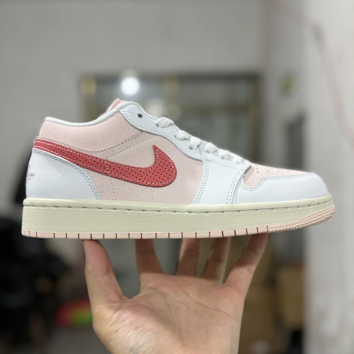 AJ1 low白粉 Air Jordan 1 Low 乔1减震防滑低帮复古篮球鞋 IB8156-133