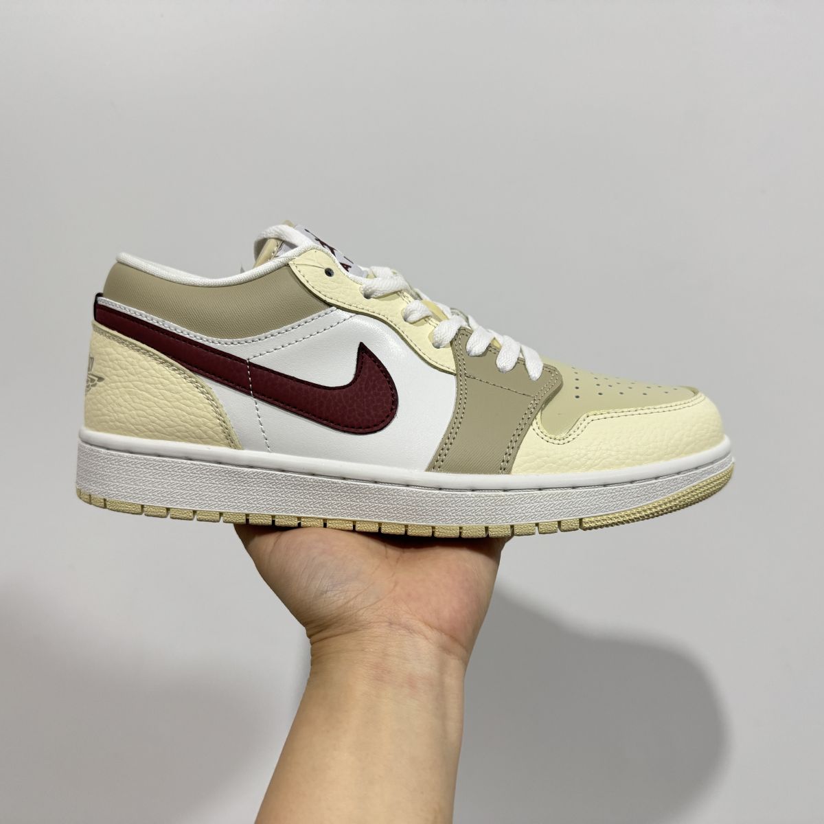 AJ1 low米白红 Air Jordan 1 乔1皮革 舒适百搭 防滑耐磨 低帮 复古篮球鞋 HV6530-100