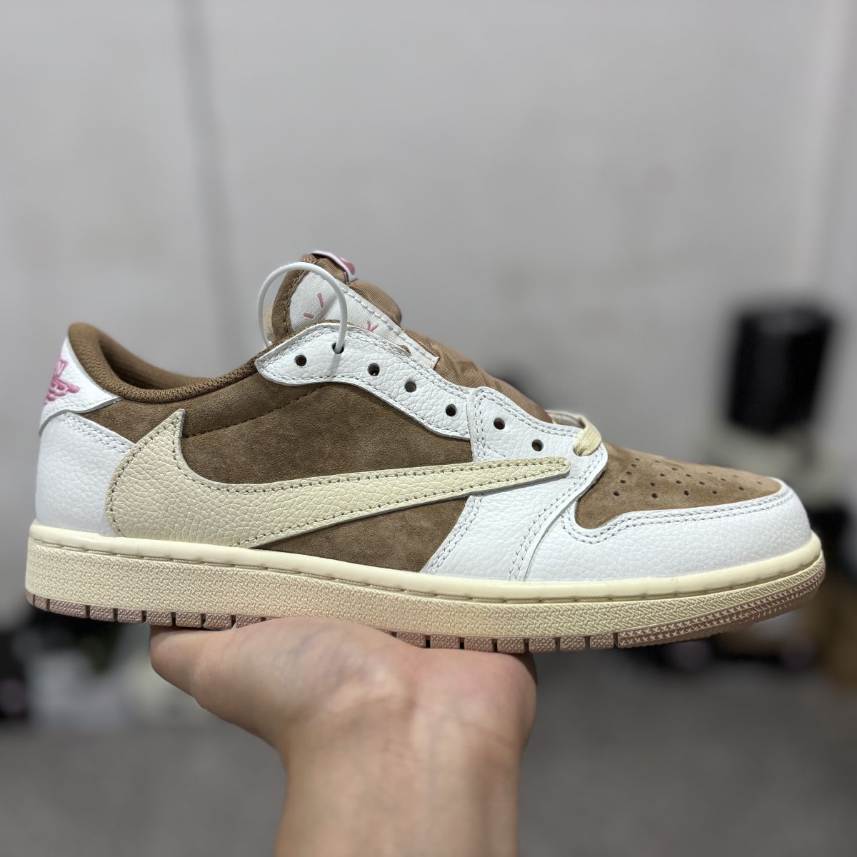 AJ1 low倒钩白粉棕 Tracis Scott x Air Jordan 1 Low 乔1倒钩低帮TS联名板鞋 DM7866-106