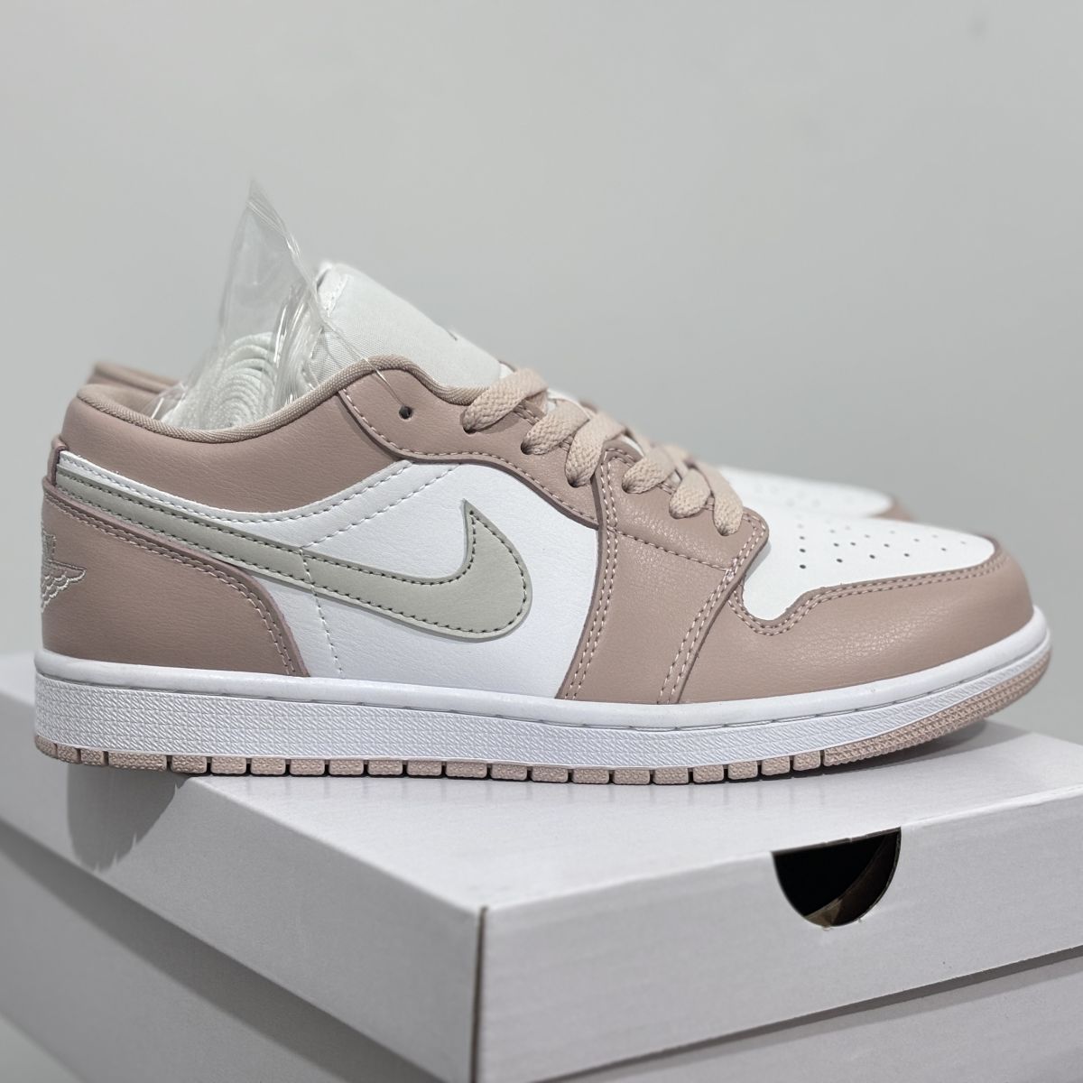 AJ1 low白粉 Air Jordan 1 Low 乔1减震防滑低帮复古篮球鞋 DC0774–120