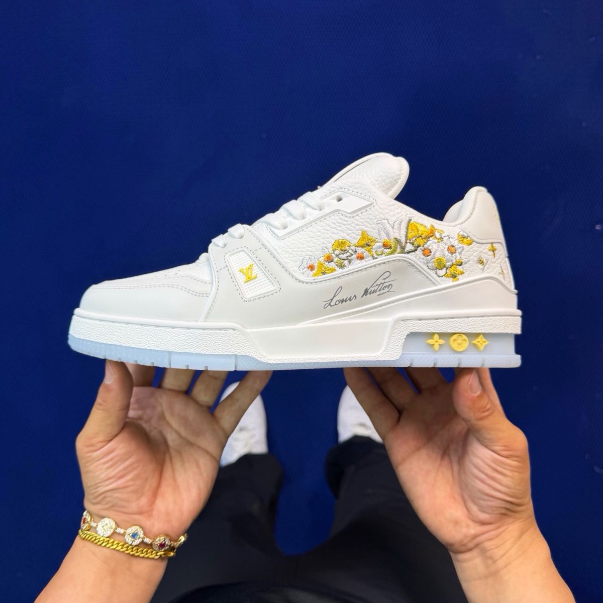 LV板鞋白色刺绣小花 LOUIS VUITTON Trainer 官方最新配色！驴家LV Trainer 外包装全新升级‼️原版完美楦型 佛山大厂出产 品控胜过市面百分之95