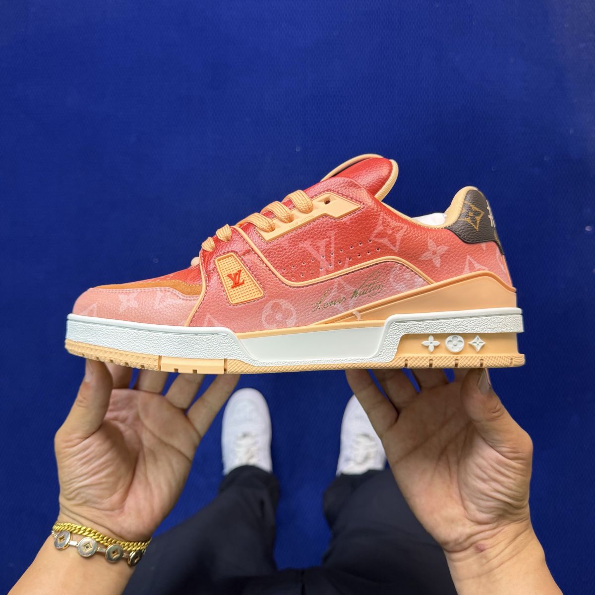 LV板鞋红橙渐变 LOUIS VUITTON Trainer 官方最新配色！驴家LV Trainer 外包装全新升级‼️原版完美楦型 佛山大厂出产 品控胜过市面百分之95
