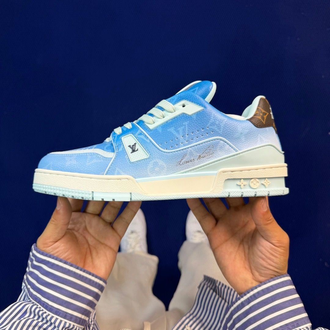 LV板鞋深蓝牛仔渐变 LOUIS VUITTON Trainer 官方最新配色！驴家LV Trainer 外包装全新升级‼️原版完美楦型
