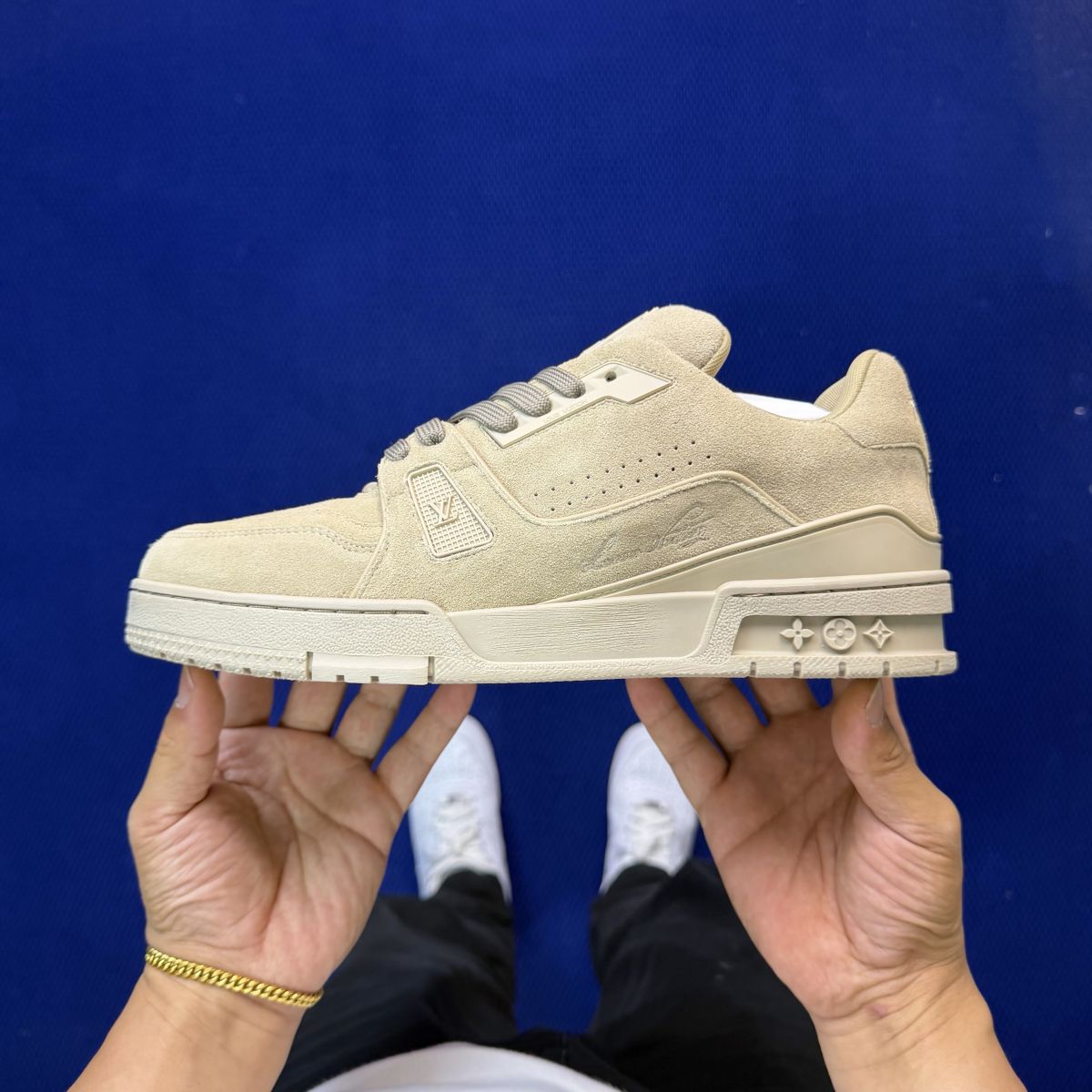LV板鞋麂皮浅棕 LOUIS VUITTON Trainer 官方最新配色！驴家LV Trainer 外包装全新升级‼️原版完美楦型 佛山大厂出产 品控胜过市面百分之95