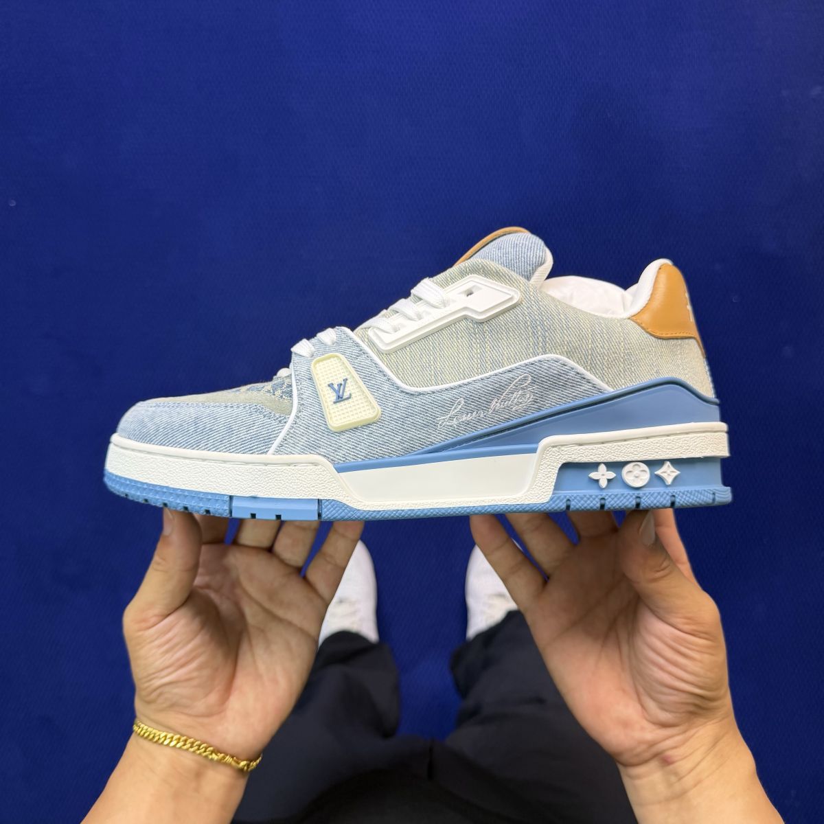 LV板鞋单宁牛仔 LOUIS VUITTON Trainer 官方最新配色！驴家LV Trainer 外包装全新升级‼️原版完美楦型 佛山大厂出产 品控胜过市面百分之95