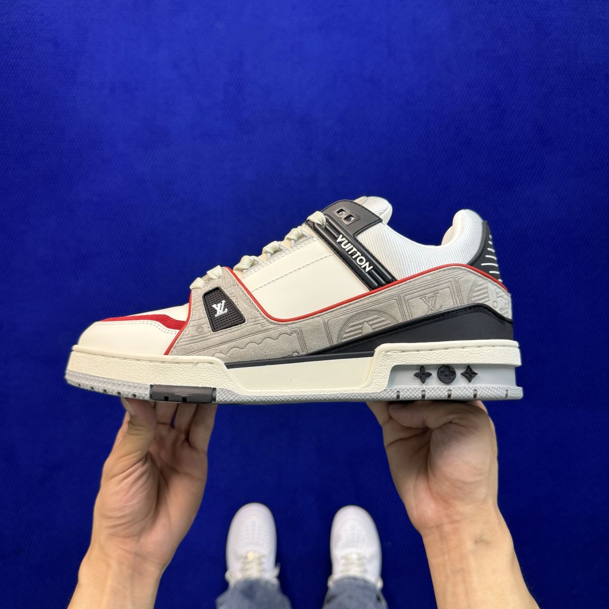 LV板鞋新色白灰 LOUIS VUITTON Trainer 官方最新配色！驴家LV Trainer 外包装全新升级‼️原版完美楦型 佛山大厂出产 品控胜过市面百分之95