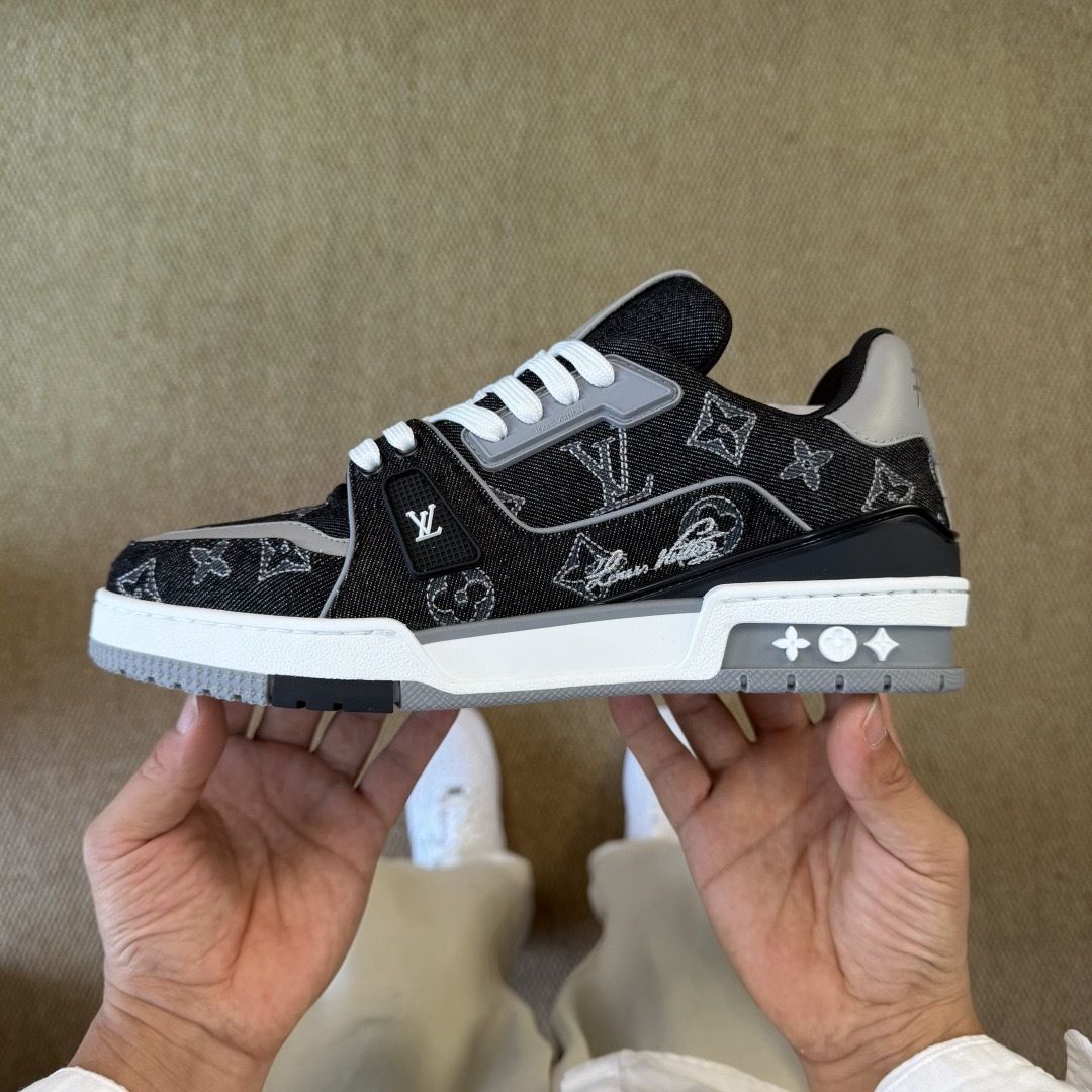 LV刺绣黑灰牛仔 LOUIS VUITTON Trainer 官方最新配色！驴家LV Trainer 外包装全新升级‼️原版完美楦型 佛山大厂出产 品控胜过市面百分之95