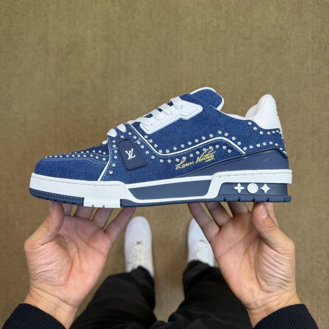 LV蓝牛仔铆钉 LOUIS VUITTON Trainer 官方最新配色！驴家LV Trainer 外包装全新升级‼️原版完美楦型 佛山大厂出产 品控胜过市面百分之95