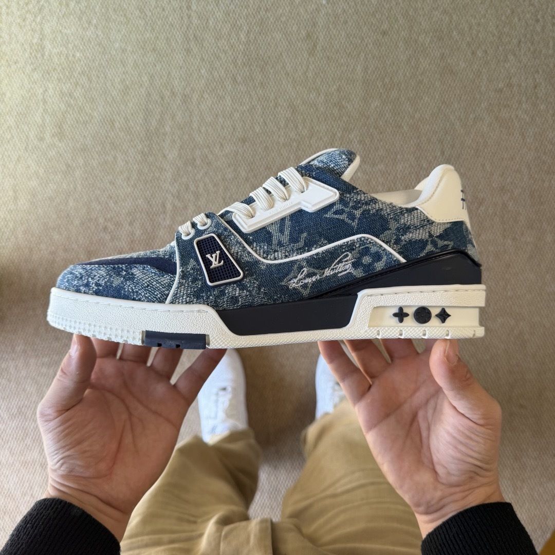 LV2025蓝牛仔 LOUIS VUITTON Trainer 官方最新配色！驴家LV Trainer 外包装全新升级‼️原版完美楦型 佛山大厂出产 品控胜过市面百分之95