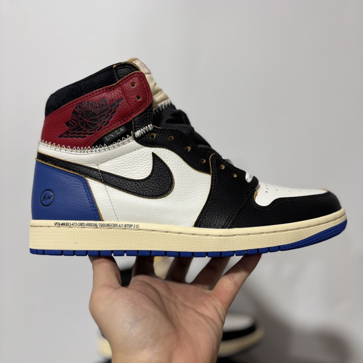 AJ1 UA联名高帮 特供LJR版‼️ Union LA x Fragment Design x Air Jordan 1 High 乔1拼接闪电联名款 黑白蓝红 三方联名篮球鞋IO7847-002