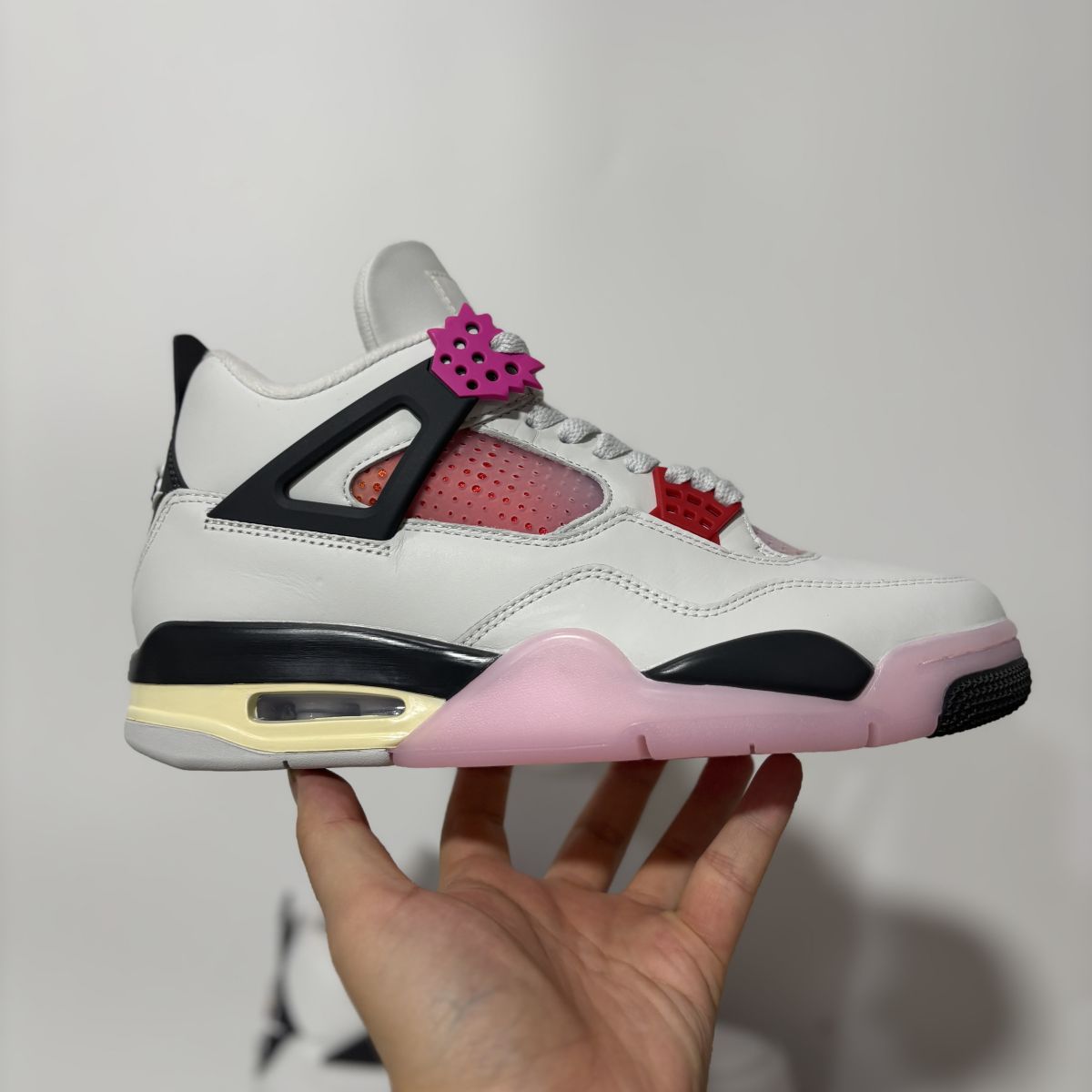 AJ4动漫 F版⚡️Air Jordan 4 Comic 乔4白彩虹粉动漫运动鞋 JA1135-100